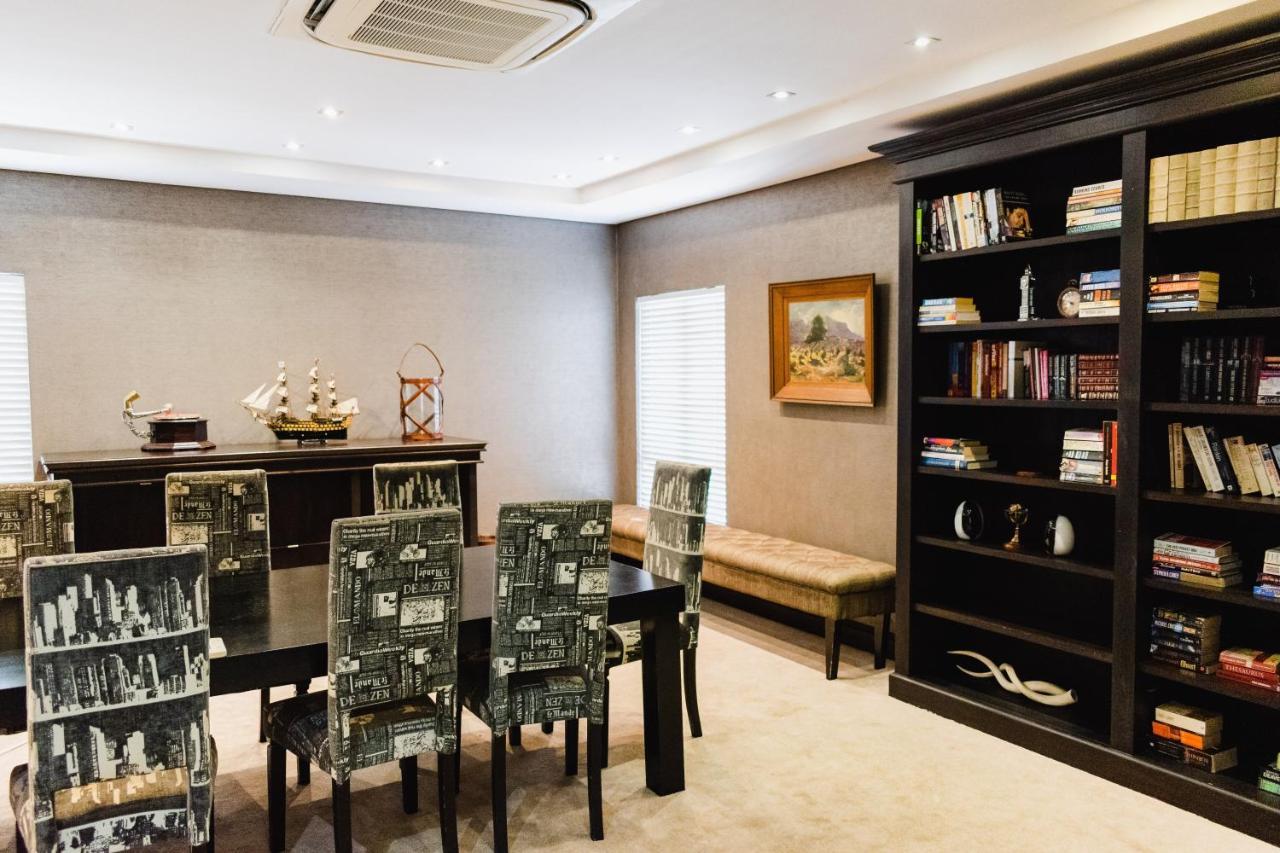 Tredenham Boutique Hotel Bloemfontein Exteriér fotografie Library