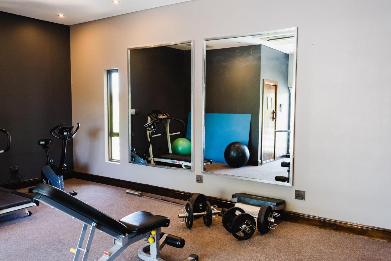 Tredenham Boutique Hotel Bloemfontein Exteriér fotografie Gym mirrors