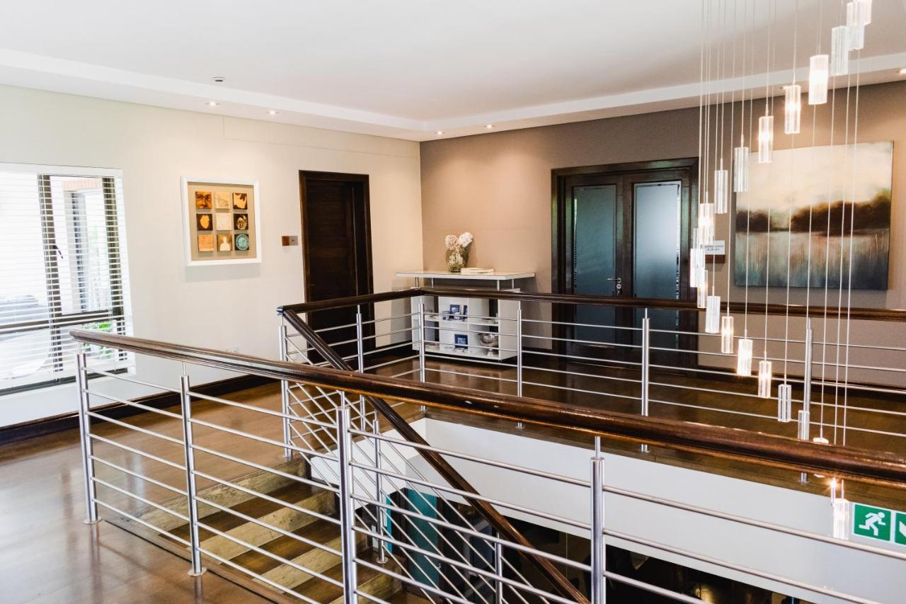 Tredenham Boutique Hotel Bloemfontein Exteriér fotografie Stainless steel handrail