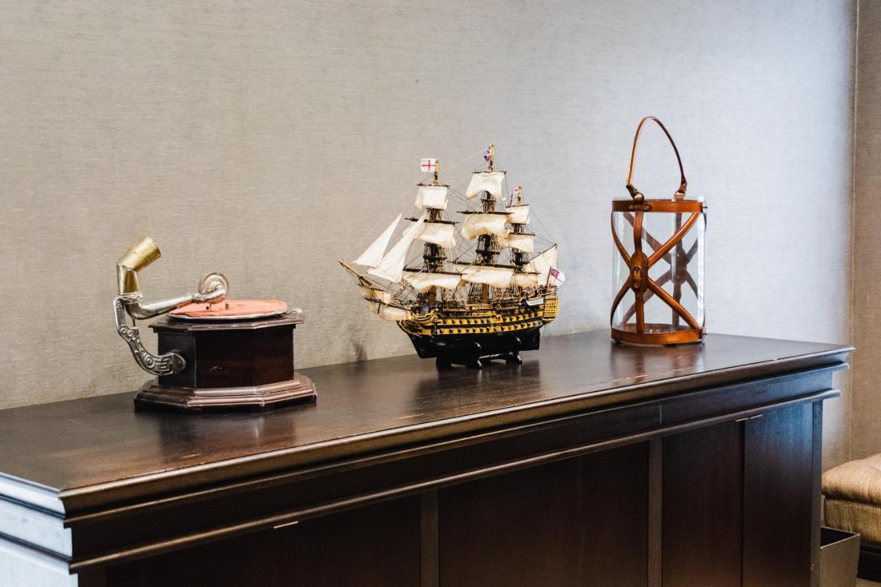 Tredenham Boutique Hotel Bloemfontein Exteriér fotografie A model of the USS Constitution