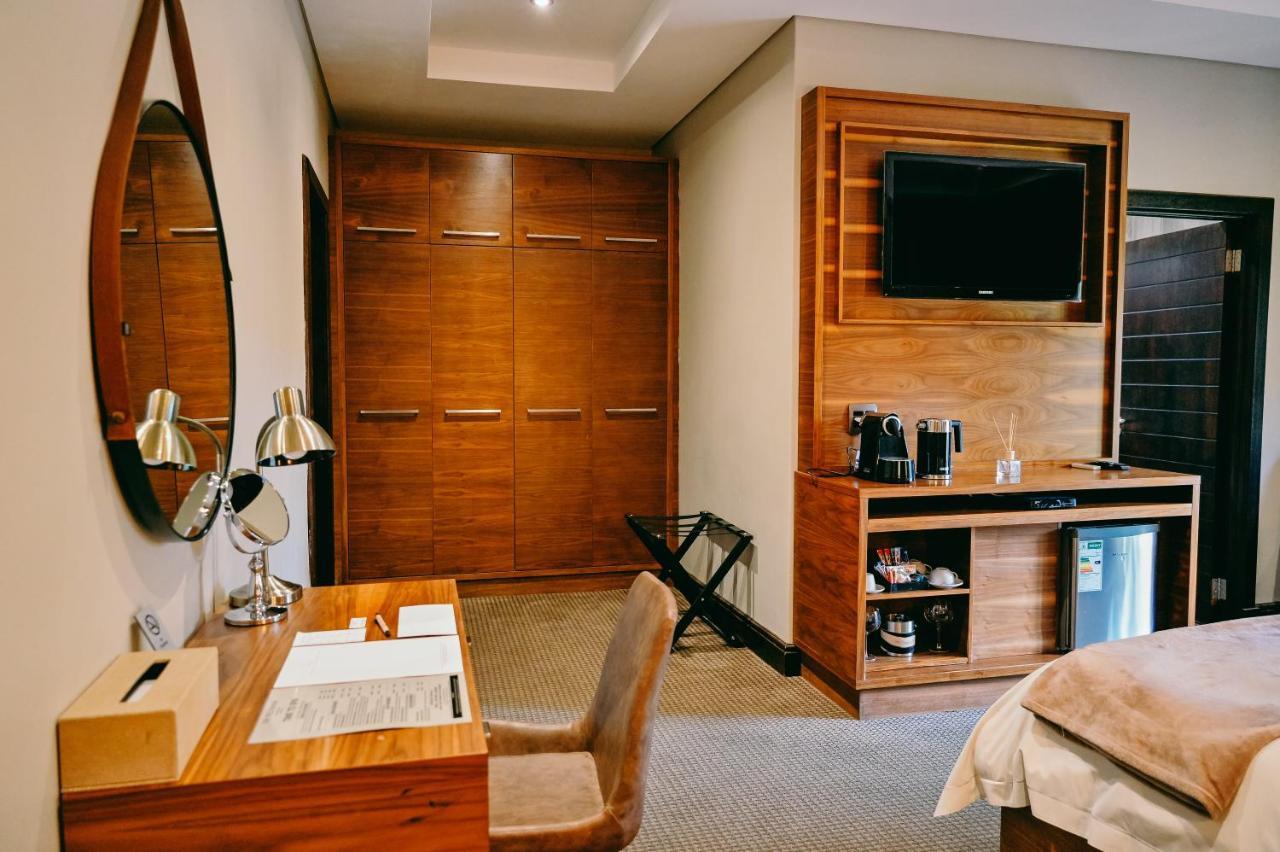 Tredenham Boutique Hotel Bloemfontein Exteriér fotografie A room at the Protea Hotel, Sandton