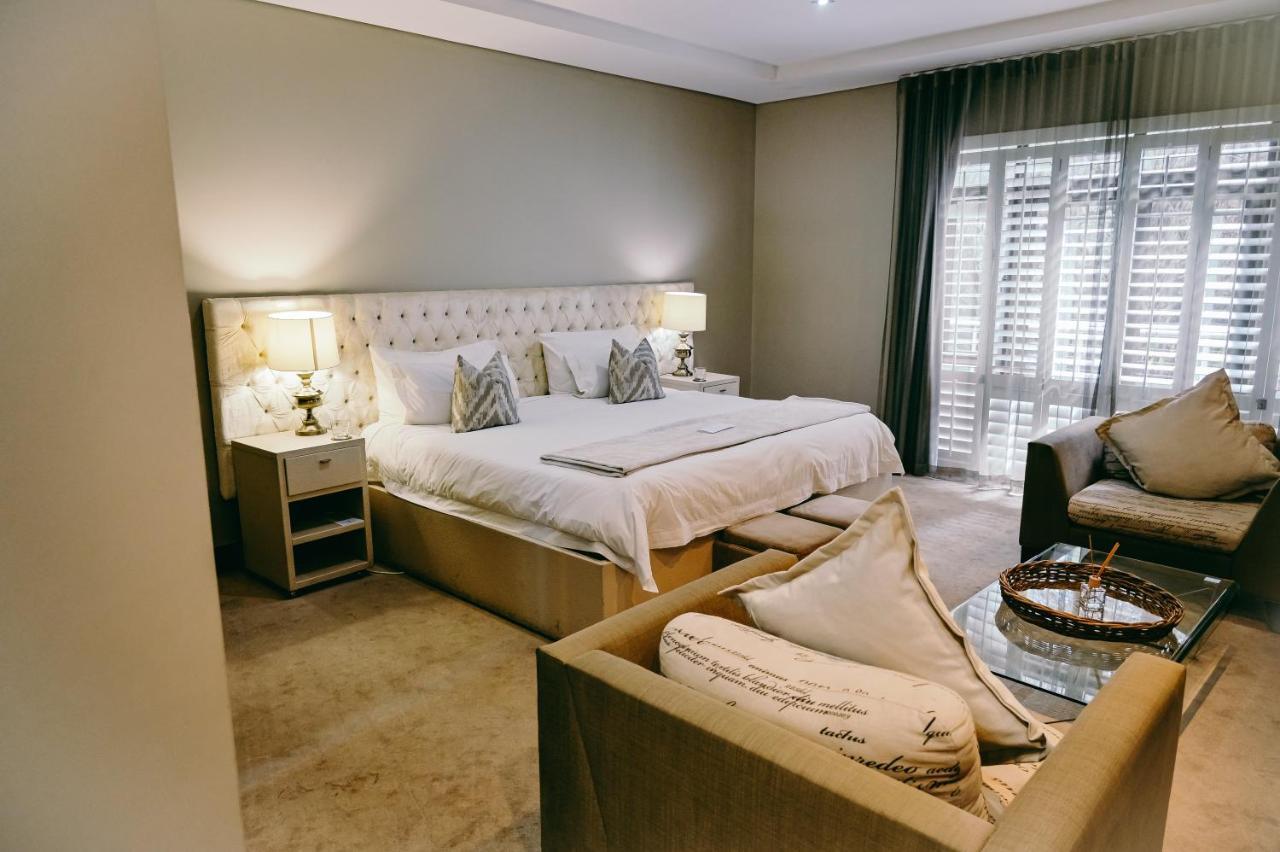 Tredenham Boutique Hotel Bloemfontein Exteriér fotografie A bedroom at the hotel