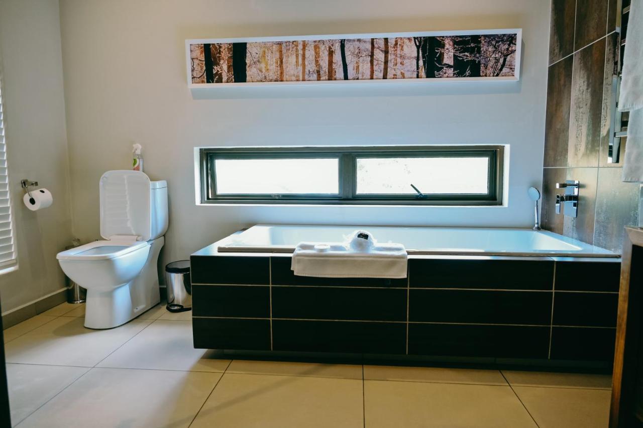 Tredenham Boutique Hotel Bloemfontein Exteriér fotografie Bathroom