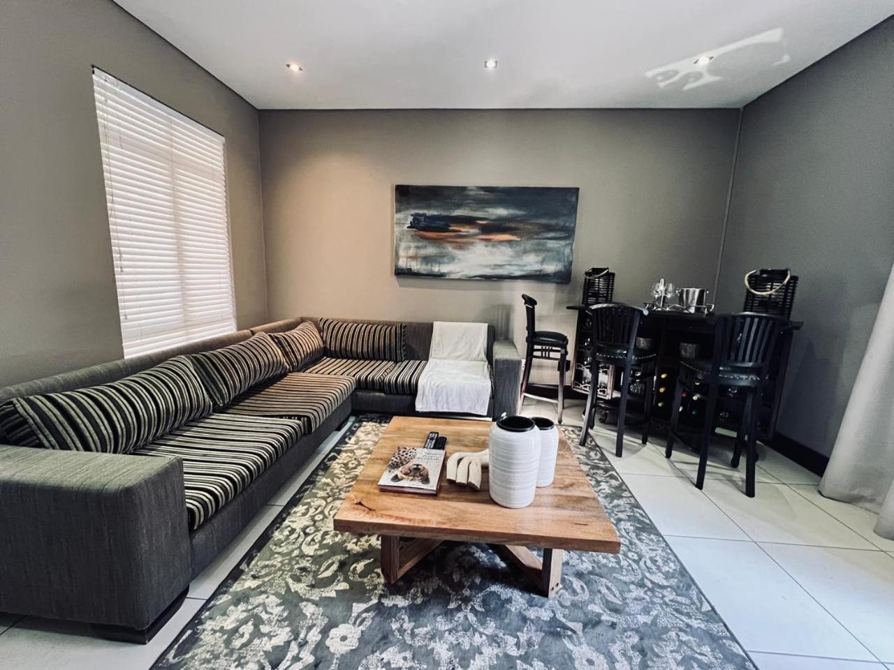 Tredenham Boutique Hotel Bloemfontein Exteriér fotografie A living room in a house in South Africa