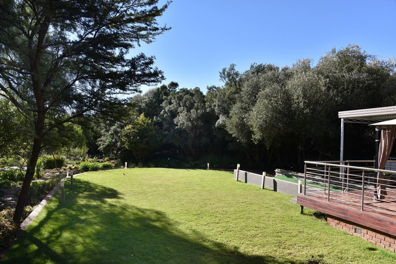Tredenham Boutique Hotel Bloemfontein Exteriér fotografie The cricket field at the University of Stellenbosch
