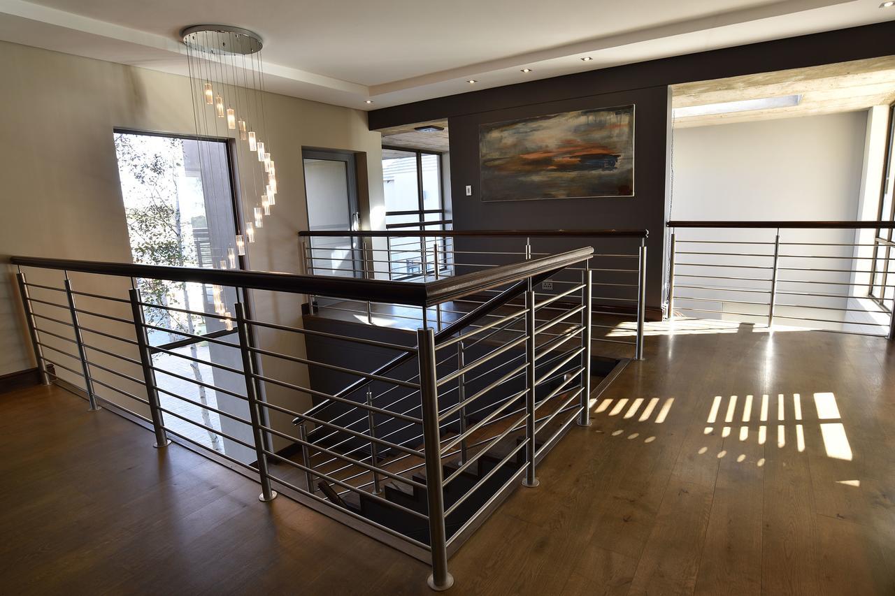 Tredenham Boutique Hotel Bloemfontein Exteriér fotografie Stainless steel handrail