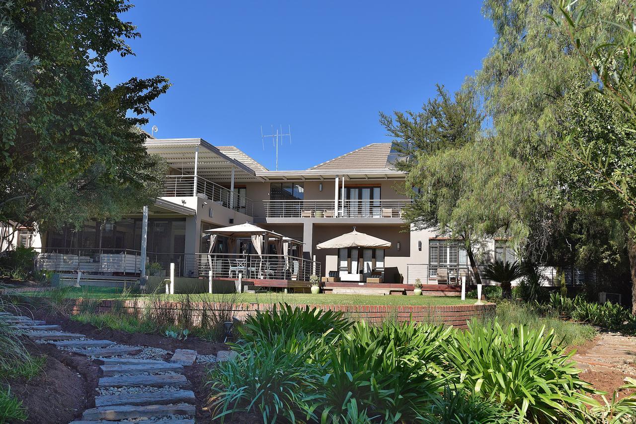 Tredenham Boutique Hotel Bloemfontein Exteriér fotografie The clubhouse at the Rand Country Club